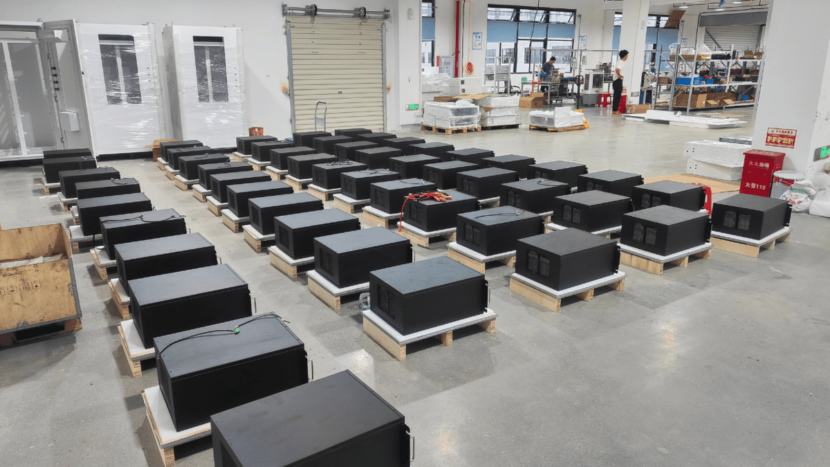 Rakour LiFePO4 battery resource center featuring official installation manuals, technical datasheets, and verified inverter compatibility list for home energy storage systems