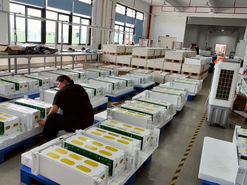 Assembly line production of 51.2V LiFePO4 lithium battery modules for commercial and industrial (C&I) energy storage systems in a clean factory workshop.