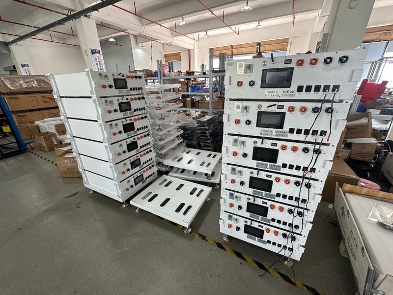 Modular high-voltage energy storage battery stack showing incremental capacity expansion up to 17 modules.