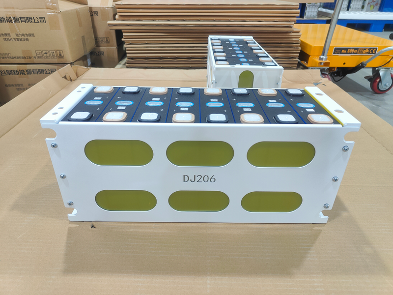 Front-panel touch screen display showing accurate SOC percentage and voltage balancing status of Rakour 200Ah battery.