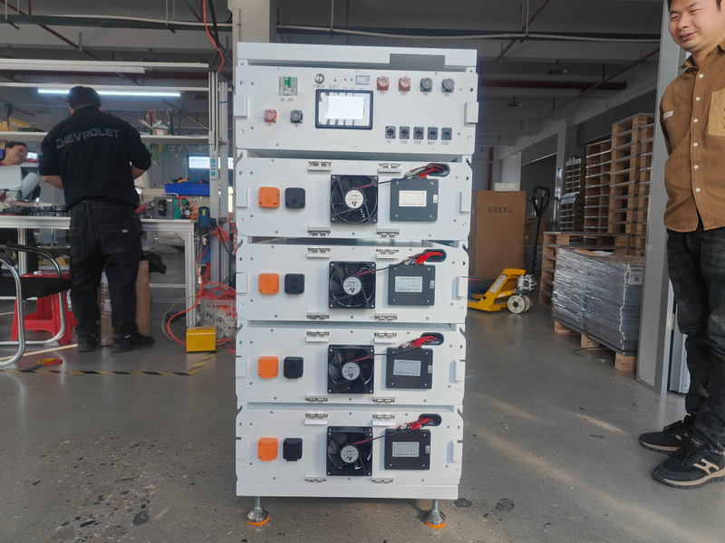 Rakour battery module featuring a built-in soft-start circuit to prevent inrush current and an active cooling fan with porous sheet-metal housing.